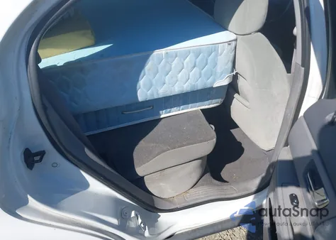 2000 Ford Taurus Se z USA, uszkodzony, nr VIN 1FAFP58U6YA102019